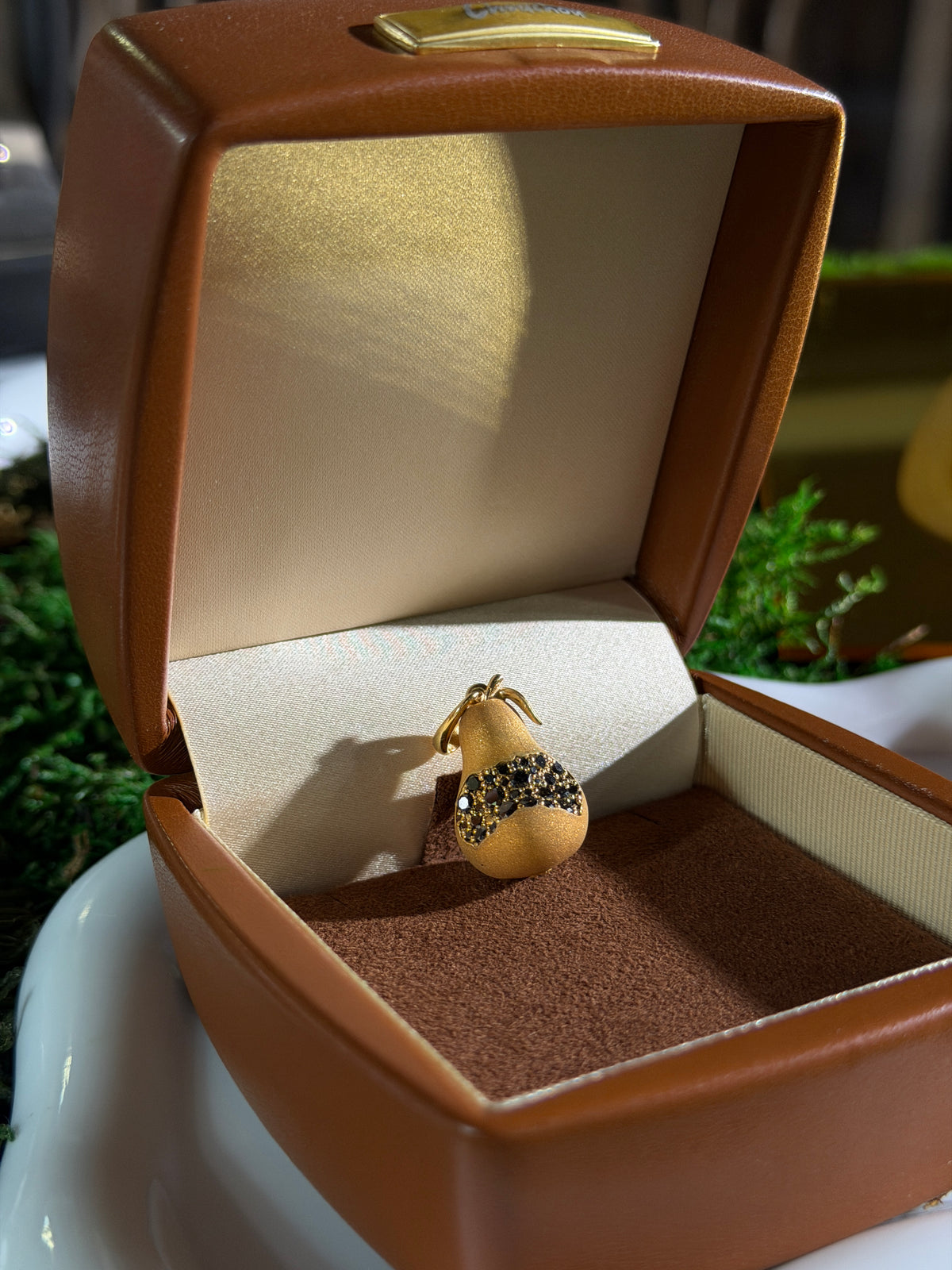 The Rotten Pear — 18K Yellow Gold